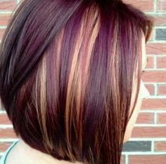 Pretty highlights Dark Plum Hair, Red And Blonde, Kort Bob, Peekaboo Highlights, Plum Hair, Hair Color Highlights, Short Hair Color, Haircut And Color, Hair Colours