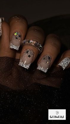 Nail Art Designs For New Years, Nail Art New Years Eve, New Year Party Nails, New Year Toe Nail Designs, Sparkly Xmas Nails, Christmas And New Year Nails Short, New Years Beach Nails, New Years Winter Nails, Christmas/new Year Nail Designs