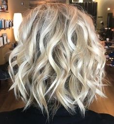 Evening Bob Hairstyles, Messy Shoulder Length Hair, Messy Bobs, Messy Bob Haircut, Ladies Hairstyles, Hiar Style, Stacked Haircuts, Messy Bob