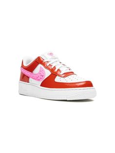 white/red/pink calf leather patent finish signature Swoosh logo detail round toe front lace-up fastening logo patch at the tongue branded insole rubber sole These styles are supplied by a premium sneaker marketplace. Stocking only the most sought-after footwear, they source and curate some of the most hard to find sneakers from around the world. Pink Logo Sneakers For Streetwear, Pink Low-top Sneakers With Logo, Pink Sneakers With Red Sole For Streetwear, Red Logo Print Sneakers For Streetwear, Pink Sneakers With Logo Print For Streetwear, Pink High-top Sneakers With Logo, Pink Leather Sneakers With Logo, Red High-top Sneakers With Logo-print Tongue, Sneakers With Logo-print Tongue And Round Toe