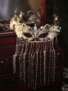 Mascarade Party Outfit, Gaudy Jewelry, Pretty Trinkets, Masquerade Mask Women, Pearl Mask, Masquerade Ball Masks, Beautiful Masks