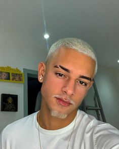 Short Blonde Hairstyles, Eyebrow Slits, Men Fade Haircut Short, Stylish Mens Haircuts, Golden Highlights, Mens Hairstyles Thick Hair, Blonde Hairstyles