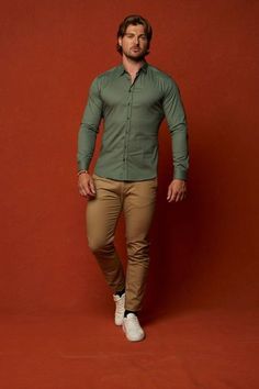 Our Olive Tapered Fit shirt helps show off your physique whilst still achieving a comfortable, muscle fit. The best shirts for a muscular build. #OliveMuscleFitShirt #OliveMuscleFitShirtForMen #MuscleFitOliveShirt #OliveTaperedFitShirt Baggy Shirts, Olive Shirt, Corporate Fashion, Professional Men, Mens Workwear, Fitted Dress Shirts, Guilty Pleasure, Mens Style, Athletic Men