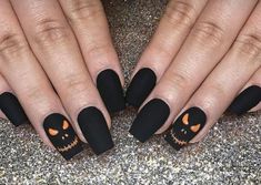 October Nails Halloween Black, Halloween Nails Coffin Shape Short, Matte Black Nails Halloween, Halloween Sns Dip Nails, Fall Black Nail Designs, Solid Halloween Nails, Black Matte Halloween Nails, October Nails Halloween Simple, Plain Halloween Nails