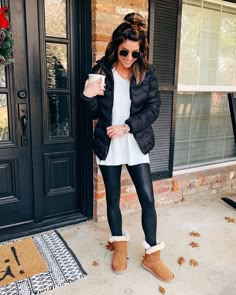 Casual Outfits With Uggs, Jen Reed, Girls Holiday Party, Sister Studio, Comfy Casual Outfits, Girls Holiday, Nashville Outfits, Boho Fashion Summer