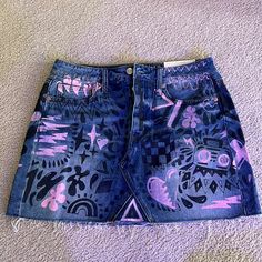 I Am Absolutely In Love With This Skirt, But I’ve Had It For At Least 3 Years And Never Even Took The Tags Off. This Needs A Good Home! Graffiti Outfit Ideas, Custom Denim Skirt, Graffiti Skirt, Early 2000s Outfits, Aliyah Core, Graphic Skirt, Punk Jeans, Core Outfits, Senior Overalls