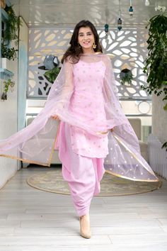 Light Pink Punjabi Suit, Pink Suits Women, Shaurya Sanadhya, Pink Kurti, Patiala Suit Designs, Boy Frame, Punjabi Salwar, Indian Kurti, Punjabi Fashion