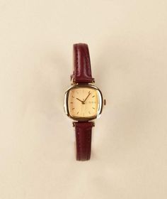 Watches Old Money, Simple Gold Jewelry Aesthetic, Mocha Sneakers, Women Watches Classy Elegant, Vintage Watches Women, Brown Purse, Dope Jewelry, Classy Jewelry, Money Aesthetic