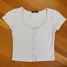 -One Size -Brand New, No Damages -Originally $20 -Perfect Condition -Never Worn Trendy White Top With Snap Buttons, Fitted Tops With Snap Buttons For Day Out, Everyday Striped Tops With Buttons, Striped Tops With Buttons, Everyday Striped Buttoned Tops, Striped Fitted Tops With Button Closure, Fitted Striped Tops With Button Closure, White Buttoned Top For Everyday Wear, Zelly Top