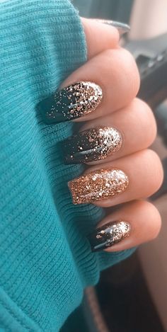 Black Sparkle Nails, Gold Sparkle Nails, Glitter Nail Paint, Nye Nails, Vegas Nails, Gold Acrylic Nails, New Years Nail Designs, New Years Eve Nails, Silver Glitter Nails