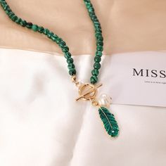 Malachite Alloy Leaves Pearl Drop Oil Women Necklace New Retro Fashion Green Color Stone Pendant Necklace AccessoriesModel Number:4001214306986 Pearl Clasp, Malachite Necklace, Nature Necklace, Women Necklace, Stone Pendant Necklace, Color Stone, Jewelry Choker, Girls Necklaces, Leaf Necklace