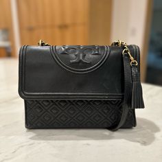 Tory Burch Shoulder Bag. Good Used Condition With Some Wear (Shown). Comes With Dust Jacket. Tory Burch Shoulder Bag, Tory Burch Bag, Convertible, Tory Burch, Bag Lady, Shoulder Bag, Women Shopping, How To Wear, Black