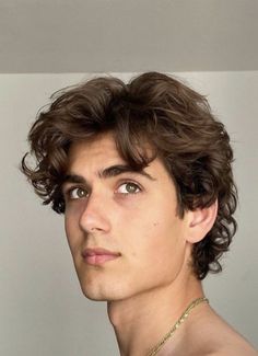 Roan Men Short Hair Curly, Men’s Curly Medium Length Haircut, Mens Short Wavy Haircut, Man Haircut Wavy Hair, Short Wavy Mens Haircut, Curly Man Haircut Medium, Curly Guy Hairstyles, Short Length Haircut Men