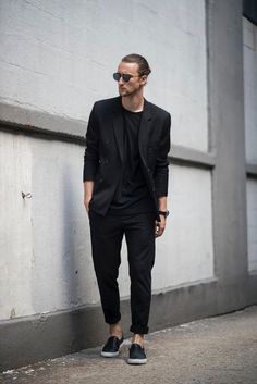 Outfit Nero, Blazer Styling, One Dapper Street, Black Outfit Men, Gentlemen's Club, Versatile Clothing, All Black Fashion, Outfit Trends