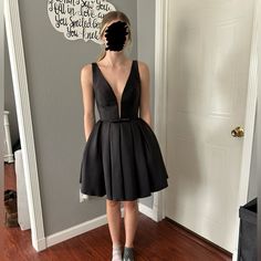 -Nwt 00 Homecoming Dress -Has Pockets - Originally $219 Asking $150 - Leave Questions In The Comments! Black A-line Dress For Homecoming, Black V-neck Mini Dress For Homecoming, Chic Black Dress For Homecoming, Black V-neck Dress For Homecoming, Chic Black Mini Dress For Homecoming, Emerald Green Velvet Dress, Zara Maxi Dress, Homecoming Formal Dresses, Colorful Dresses Formal