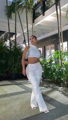 Stephanie Rao, White Pants Women, Lookbook Outfits, White Pants, Bella Hadid, Looks Vintage, Cute Casual Outfits