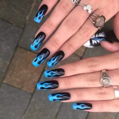 Flames Nails, Flame Nail Art, Nails Easy, Edgy Nails, Blue Nail, Black Nail, Acrylic Nails Coffin Short, Summer Acrylic Nails