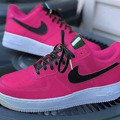 Step up your shoe game with our Pink Black Swoosh Custom Air Force 1! These kicks will add a pop of color to any outfit, while the custom swoosh adds a unique touch. Stand out with style and comfort in these one-of-a-kind sneakers. (Plus, they'll make all your friends swoon over them!) Exactly as shown in the pictures. 📷 Brand New & Authentic. 💯 Hand Painted with attention to detail. 👨‍🎨 Waterproof and Flexible. ❤️ Unisex model. Please refer to the Size Chart. 👟👫 Free Worldwide Shipping. ✈️🌍 Boty Nike, Sneaker Trend, Sneaker Outfits, Custom Nike Shoes, Shoes Sneakers Jordans, Custom Air Force 1, Nike Air Shoes, Cute Nike Shoes, Fresh Shoes