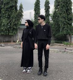 Ootd Couple Hijab, Prewedding Ideas Casual Hijab, Couple Ootd, Ootd Couple, Pre Wedding Photoshoot Outdoor