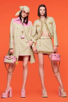 Versace Resort, Haute Couture Style, Cher Horowitz, Feminine Fashion, Versace Home, Donatella Versace, Mode Inspo, Runway Fashion, Fashion News