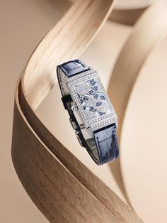 Jaeger-LeCoultre Reverso One Precious Flowers q3293420 Lifestyle Gold Wallpaper Phone, Jaeger Lecoultre Reverso, Marketing Specialist, Successful Entrepreneur, 3d Jewelry, Holiday Campaign, Ribbon Jewelry, Ulysse Nardin, Jaeger Lecoultre