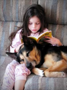 . Acupuncture Points, Reading A Book, German Shepherd Dog, Animal Friends, German Shepherd Dogs, Shepherd Dog, Acupuncture, 귀여운 동물, Mans Best Friend