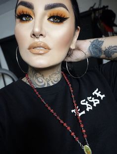 Sara Cabrera, Sarah Cabrera, Photoshop Makeup, Fall Inspired Makeup, Glam Eye Makeup, Pale Makeup, Date Night Makeup, Hair And Makeup Tips, Alternative Makeup