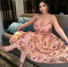 Plus Size Posing, Hey Handsome, Aesthetic Grunge Outfit, Aesthetic Women, Easy Trendy Outfits, Instagram Model, Instagram Models