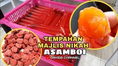 there is a pink container with oranges in it and the words tempahan majis nikah asamboi