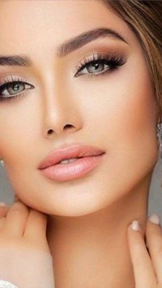 Smink Inspiration, Braut Make-up, Soft Makeup, Bridesmaid Makeup, Bride Makeup, Wedding Hair And Makeup, Makeup For Brown Eyes, Beautiful Woman, Maquillaje De Ojos