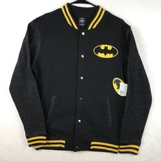 Batman Sweatshirt Jacket Mens Size S Small Black Snap Up Pockets Long Sleeve Brand New With Tags. Measurements Shown In Photos Returns: If You Are Not 100% Satisfied With Your Item, Please Contact Us Asap And We Will Make It Right. Returns Are Accepted Within 30 Days. Shipping: We Strive To Ship Items Within 24 Hours. Batman Backpack, Batman Sweatshirt, Streetwear Aesthetic, Dream Clothes, Sweater Vest, Christmas Outfit, Sweater Jacket, Shirt Jacket, Dc Comics