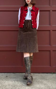 Outfit With Bolo Tie, How To Style A Bolo Tie Women, Cowboy Vest Outfit, Western Vest Outfit, Bolo Tie Outfit, Suede Vest Outfit, Wool Vest Outfit, Thrift Fit, Red Vest Outfit