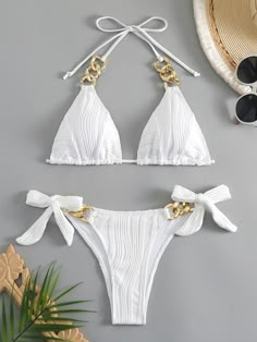 Branco  Collar Sem Mangas  Simples  Embellished Elasticidade Média White Swimsuit Outfit, Clothes For Beach, Shein Clothing, Bikinis Crochet, Solid Color Bikinis, Swimsuit With Shorts, Beachwear Collection, Swimsuits Outfits, Two Piece Swimwear