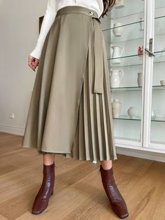 Pleated Wrap Skirt, Wrap Around Skirt Outfit, Asymmetrical Skirt Outfit, Wrap Skirt Outfit, Modern Modest Fashion, Office Attire Women, Clothing Pattern Design, Plain Skirt, Wrap Skirts