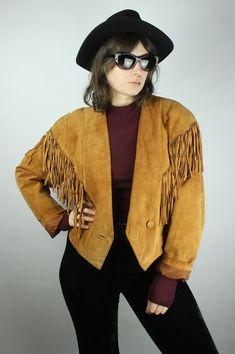 Are you looking for the perfect leatherjacket, ready to rock at the next festival? Here it is: A truly beautiful cognac brown suede leatherjacket with fringes all around and it has pockets! This true vintage piece fits from S to L, you find all the measurements below to be sure it will fit you like a glove. It looks also very nice a bit oversized. Feel free to message me for styling advice or if you have any questions, I'm happy to help and get in contact. THE BASICS: -no size tag, compare measu Vintage Brown Leather Jacket For Fall, Fall Leather Jacket For Rodeo, Retro Winter Festival Outerwear, Retro Brown Leather Jacket For Spring, Brown Leather Jacket For Rodeo In Fall, Brown Winter Outerwear For Rodeo, Fall Festival Leather Jacket, Long Sleeve Leather Jacket For Fall Festivals, Fall Festival Long Sleeve Leather Jacket