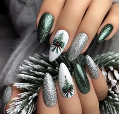 Christmas Nails With Cat Eye, Green Cat Eye Nails Christmas, Cat Eye Holiday Nails, Cat Eye Winter Nails, Christmas Cat Eye Nails, Cat Eye Christmas Nails, Nail Parlour, Ideas For Nails, Sunflower Nails