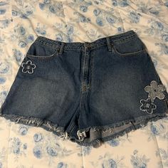 Nwot Embroidered Flower Detail Medium Wash Casual Blue Bottoms With Floral Embroidery, Casual Floral Embroidered Shorts For Spring, Casual Cutoff Bottoms With Floral Embroidery, Casual Denim Blue Shorts With Floral Embroidery, Casual Floral Embroidered Cutoff Bottoms, Blue Denim Shorts With Floral Embroidery, Spring Denim Blue Shorts With Floral Embroidery, Casual Blue Shorts With Floral Embroidery, Trendy Blue Bottoms With Floral Embroidery