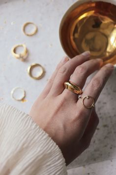 Paloma Gold Fill Dome Ring is a chunky gold ring that has a sculptural round shape. Minimal and elegant. This ring has a weight to it. Silver version: https://etsy.me/3aksajx ◊ 18K Gold Filled ◊ 100% Nickel Free ◊ Delivered in our signature blue box from Seoul SAY HI TO US Instagram: @thepinablue Pinterest: https://www.pinterest.com/thepinablue Facebook: https://www.facebook.com/thepinablue/ #pinablue Thick Gold Band, Gold Dome Ring, Ring Minimal, Vintage Gold Rings, Stacking Ring Set, Gold Statement Ring, Dome Ring, Animal Rings, Birthday Gifts For Girlfriend