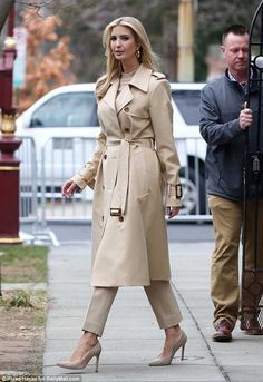 Trench Outfit, Trench Coat Outfit, Beige Trench Coat, Trench Coat Style, Coat Outfit, Classic Trench Coat