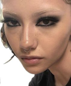 Black Eye Makeup, Black Smokey Eye, Smoky Eyes, Makijaż Smokey Eye, Dope Makeup, Edgy Makeup, Black Makeup, Goth Makeup