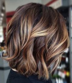 Rambut Brunette, Shoulder Length Bob, Brunette Balayage, Stacked Bob Haircut, Gorgeous Hair Color, Summer Shades, Bob Hairstyles For Fine Hair, Balayage Brunette, Brown Blonde Hair