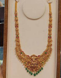 Red Blouse Design, Simple Necklace Designs, Wedding Jewelry Sets Bridal Jewellery, Delicate Gold Jewelry, New Gold Jewellery Designs, Aari Embroidery, Gold Rings Fashion, Gold Designs