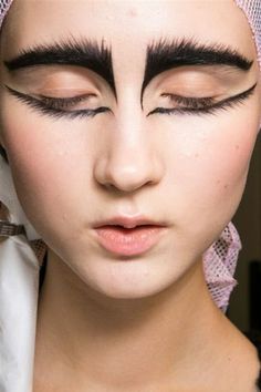 yohji yamamoto fall/winter 2014-2015 makeup by Pat McGrath Geisha Hair, 2015 Makeup, Beauty Editorial