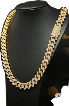 Chaîne à Diamants en Or 10K | Chaîne 14mm Cuban Prong Diamant 24’’ / Diamants / Or Jaune Gold Iced Out Round Diamond Necklace, Gold Iced Out Diamond Necklace For Formal Events, Gold Cuban Link Diamond Jewelry, Iced Out Diamond Necklace For Formal Occasions, Diamond Cuban Link Chain Necklace, Gold Iced Out Cuban Link Diamond Necklace, Gold Cuban Link Iced Out Diamond Necklace, Gold Cubic Zirconia Diamond Necklace With Curb Chain, Gold Cuban Link Diamond Necklace