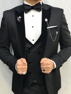 Zwarte smoking/tuxedo met fluwelen kraag (0058) - PAPYON COLLECTION Groom Suit Black, Vest Tuxedo, Shawl Collar Tuxedo, Tuxedo Colors, Green Tuxedo, Costume Africain, Wedding Outfit Men, Slim Fit Tuxedo, Wedding Suits Groom