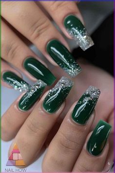 Dark Green With Silver Nails, Sparkle Nails Green, Emerald Green Nails With Silver, Dark Green Nails With Silver, Green Nails Acrylic Designs, Dark Green And Silver Nails, Emerald Green And Silver Nails, Green And Silver Nail Designs, Silver And Green Nails