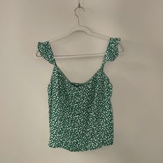 Nwt Banana Republic Green Floral Tank. Cropped Length With Flutter Sleeve Detail. Green Printed Tops For Beach Season, Printed Green Tops For Brunch, Sleeveless Green Blouse For Brunch, Summer Green Printed Top, Casual Fitted Blouse For Beach Season, Fitted Casual Blouse For Beach Season, Fitted Tops For Brunch During Beach Season, Red Camisole, Floral Cami Top