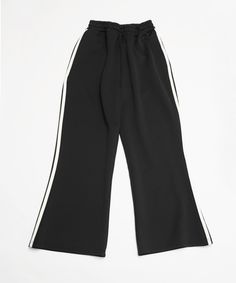 Jersey pants with side lines.
 
The flared pants also make your legs look longer.


 size

 Elastic waist 60cm+

 Hips 92cm

 Rise 33.5cm

 Inseam 65cm


 ■ Country of Origin: China

 ■Material: 95% polyester, 5% polyurethane Flare Pants Black, Make Your Legs Look Longer, Jersey Pants, Flared Pants, Pants Black, Flare Pants, Black Pants, Elastic Waist, The Originals