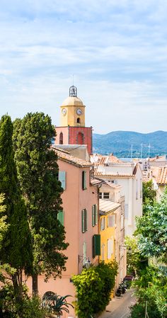 an old building with the words a love note to st - tropez, france