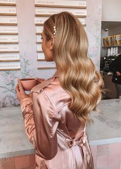 2023 Bride Hair Trends, Hollywood Curls With Headband, Bride Hair Down Middle Part, Wedding Hair With Pearls, Wedding January, Hair Doos, Old Hollywood Hair, Formal Hair, Hollywood Hair